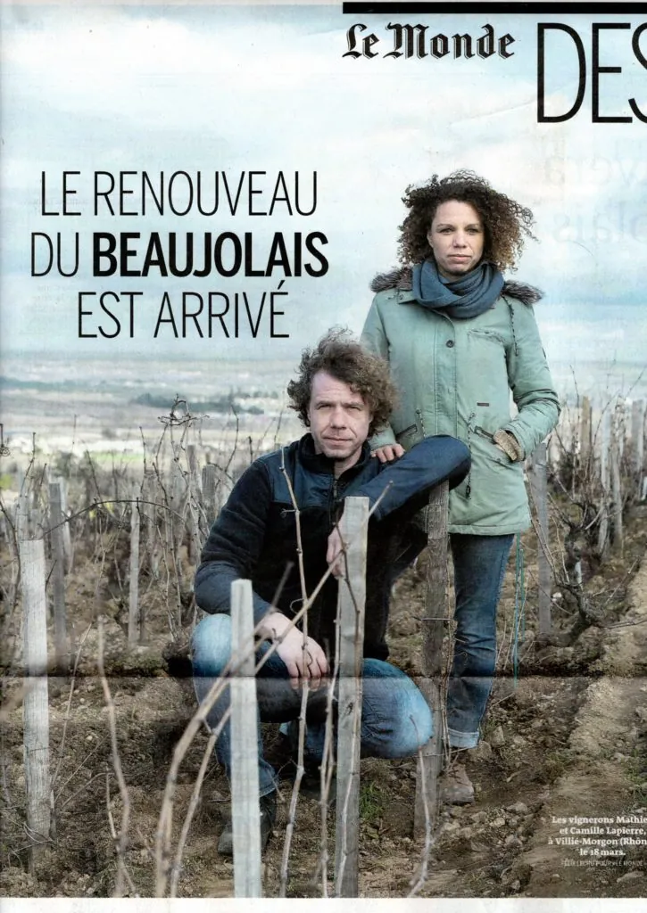 Page 1 de l’article, Le Monde : Mathieu et Camille Lapierre dans leurs vignes de Villié-Morgon